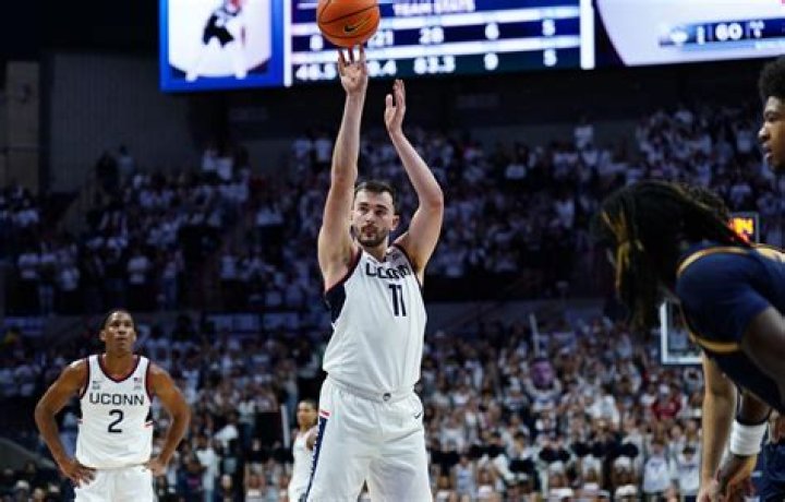 Alex Karaban Age And Ethnicity- Wikipedia Details On The Basketball Player